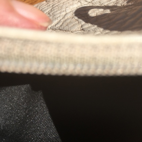 Lovely White Leather COACH Wristlet - Picture 3 of 6